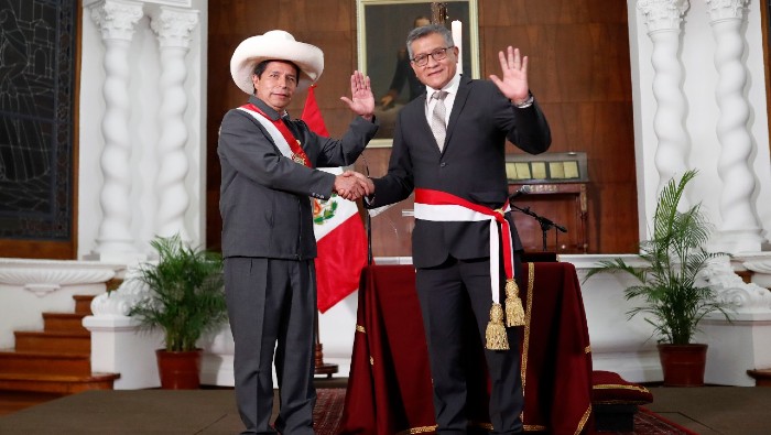 El nuevo titular educativo de Perú, Rosendo Leoncio Serna Román, sustituirá a Carlos Gallardo, quien fuera censurado por el Congreso y renunciara el pasado 24 de diciembre.