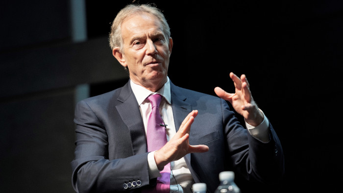 El criminal de guerra Tony Blair a punto de perder el título otorgado por la Reina