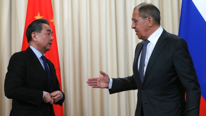Los ministros de Relaciones Exteriores de Rusia y China, Serguéi Lavrov y Wang yi, respectivamente, abordaron también la situación en su vecino Kazajistán.