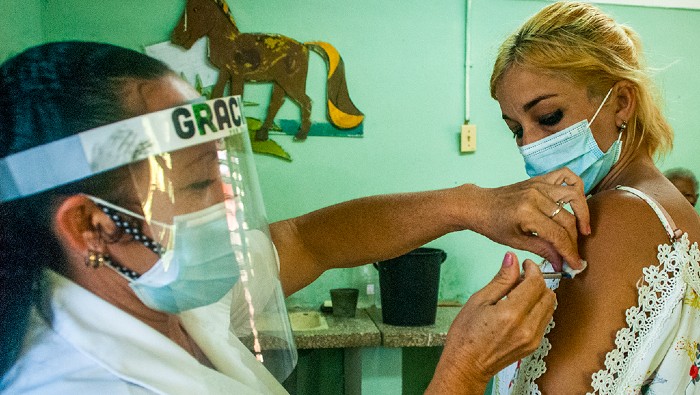 Cuba ha confiado su éxito en el enfrentamiento a la actual ola de la pandemia de la Covid-19 en la vacunación de refuerzo con inmunógenos nacionales.