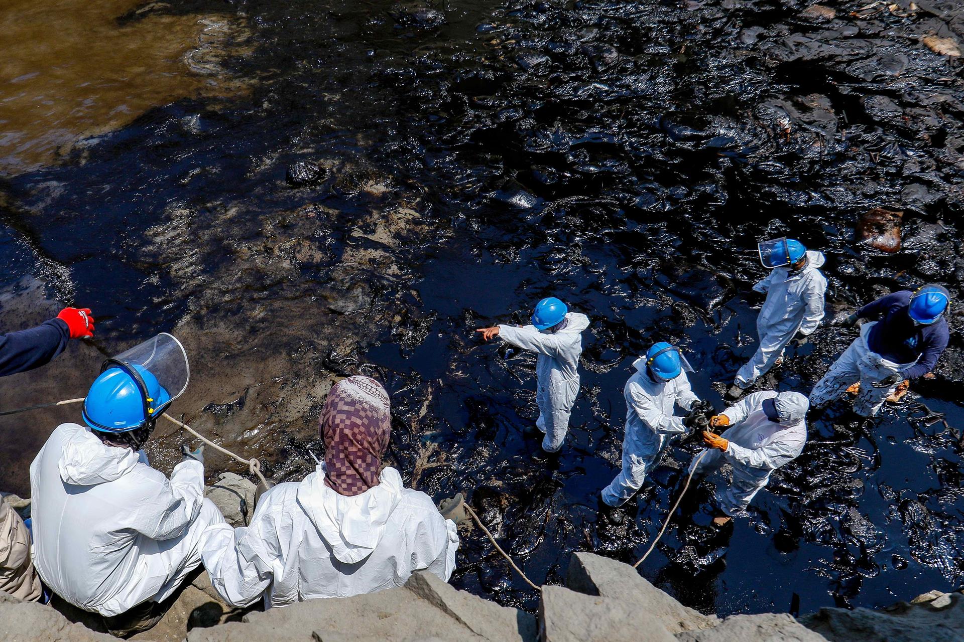 El derrame ha contaminado 1.1 millones de metros cuadrados de mar en la franja costera peruana.