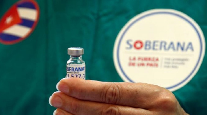 El ministro de Salud, Carlos Alvarado, dijo que las dosis Soberana Plus servirán “para fortalecer el combate contra la Covid-19”.