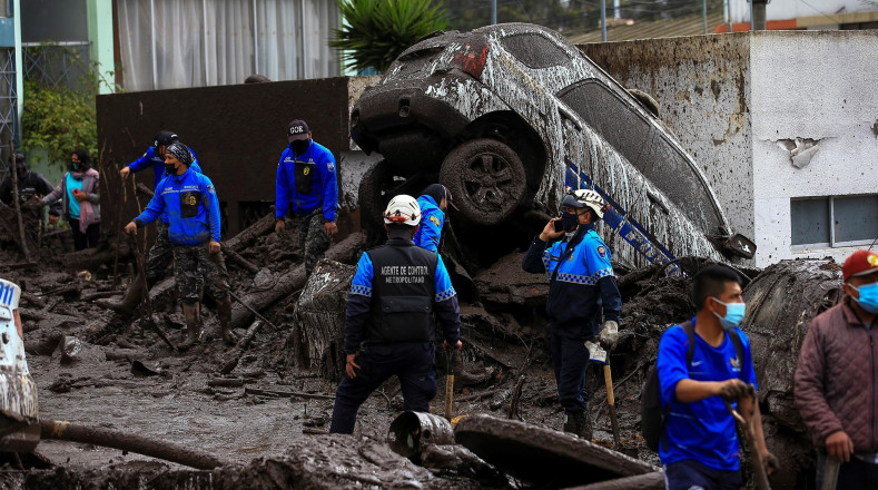Según los servicios meteorológicos, la tempestad que cayó el lunes sobre Quito alcanzó un récord de precipitaciones, con 75 mm, cuando se esperaba apenas 2 mm.