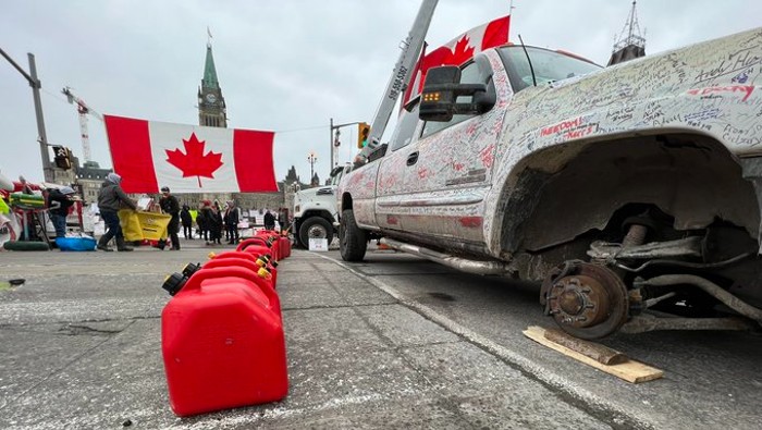 La protesta ha interrumpido el tráfico a lo largo de la ruta de camiones crucial que conecta Windsor y Detroit, y ha dejado inactivas algunas plantas y el comercio entre Canadá y Estados Unidos en general.