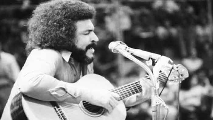 Alí Primera, quien falleció el 16 de febrero de 1985, se convirtió en uno de los grandes poetas, cantor y activista político de Venezuela y América Latina.