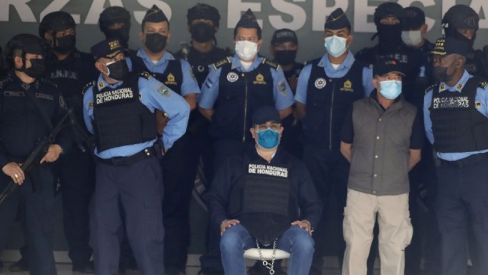 El expresidente Juan Orlando Hernández fue detenido este martes tras ser acusado por Estados Unidos de narcotráfico.