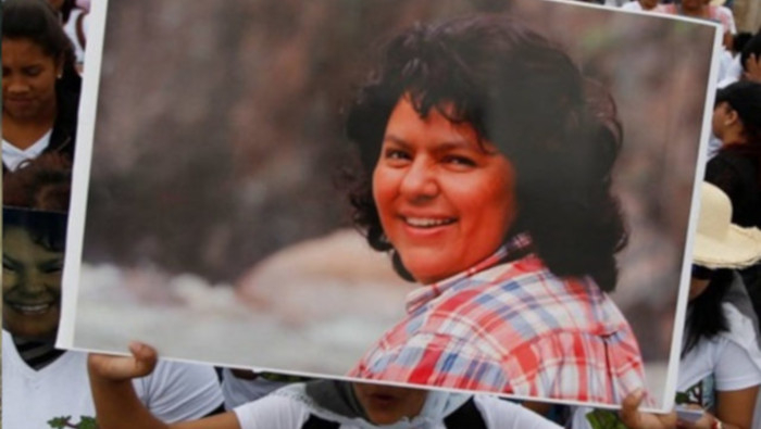 Berta Cáceres, quien se oponía a la construcción de una represa, fue asesinada el 2 de marzo de 2016.