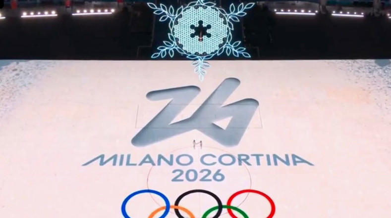 Durante la ceremonia de clausura de Beijing 2022 se cedió la bandera olímpica a las siguientes sedes. La edición de 2026 se realizará en las ciudades de Milán y Cortina-D’Ampezzo.