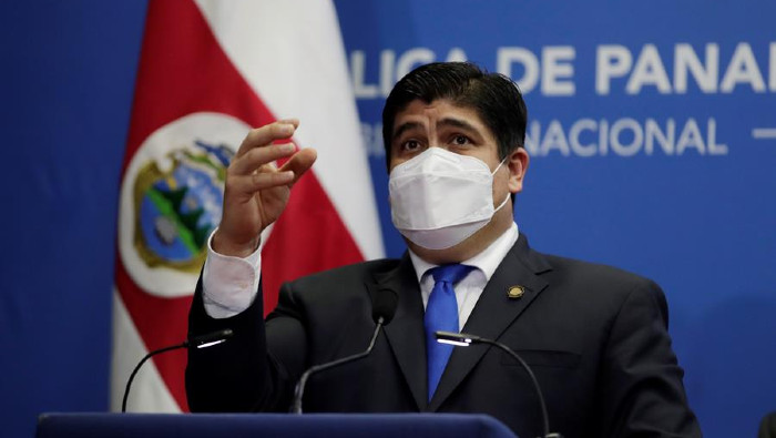 El presidente de Costa Rica, Carlos Alvarado, ha insistido que los acuerdos con el FMI serán positivos para sanear las finanzas públicas del país, pero los problemas estructurales de la economía local lo contradicen.