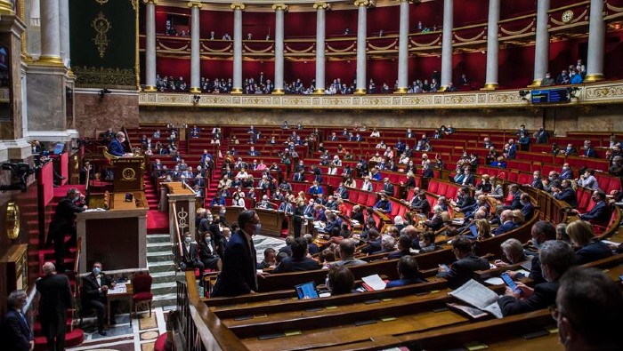 La medida aprobada por la Asamblea Nacional francesa amplía los derechos de las mujeres.
