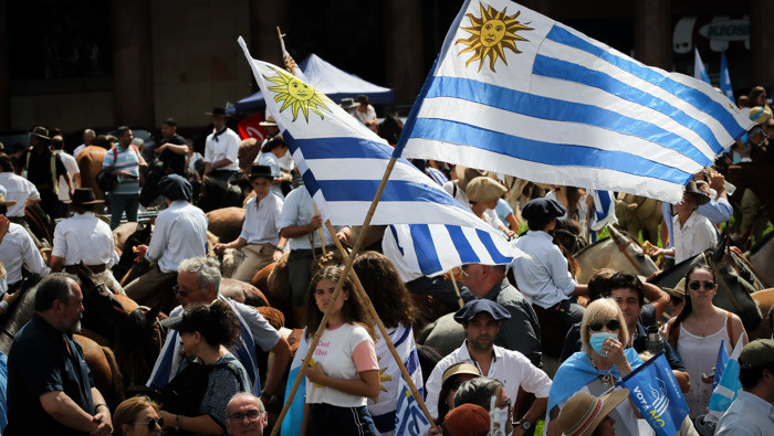 La polarización de las posturas con respecto a la LUC constituye un reflejo de la sociedad uruguaya contemporánea.