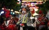 Entre las actividades típicas que los países realizan para celebrar el carnaval pueden existir tradiciones de pueblos indígenas; también bailes o canciones que tienen su origen en Europa o en África.