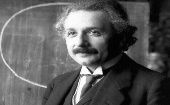 Einstein no obtiene el Nobel de Física por la teoría de la Relatividad, pero lo gana en 1921 por sus descubrimientos sobre el efecto fotoeléctrico.
