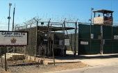 Uno de los lugares utilizados como cárceles y donde tuvieron lugar prácticas denunciadas por la ONU como graves violaciones de DD.HH. es la Base estadounidense en Guantánamo.