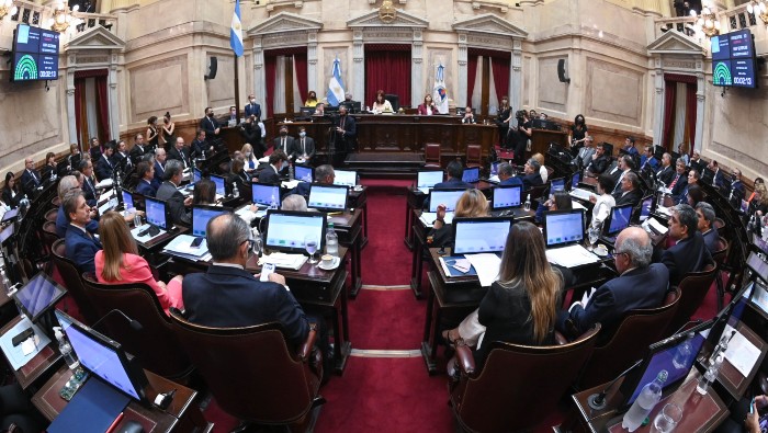 Con 56 votos a favor, 13 en contra y tres abstenciones el Senado argentino aprobó el programa para refinanciar la deuda con el FMI.