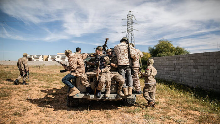 Militares estadounidenses patrullan una ciudad libia tras la invasión del 2011.