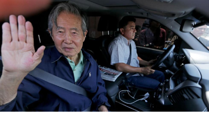 Fujimori fue condenado en 2009 a 25 años de privación de libertad por crímenes de lesa humanidad, específicamente por los delitos de homicidio calificado y lesiones graves.
