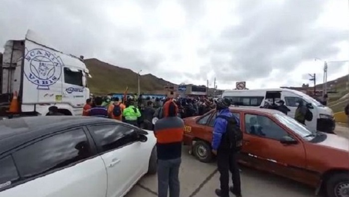 El paro y la toma de la Carretera Central peruana han paralizado el movimiento de vehículos a través de dicha arteria.