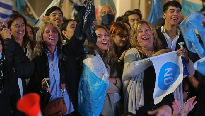 El presidente uruguayo Luis Lacalle Pou se declaró ganador de la consulta ciudadana celebrada el domingo.