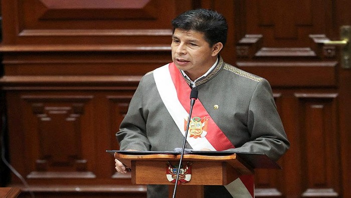 Esta moción también acusa al presidente peruano por aceptar realizar un referéndum para otorgar la salida al mar a la vecina nación de Bolivia.