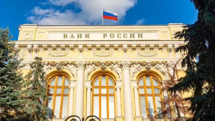 El Banco Central de Rusia tomó medidas para estabilizar la situación en el mercado de divisas; los pagos por el suministro de gas a países hostiles se transfirieron a rublos.