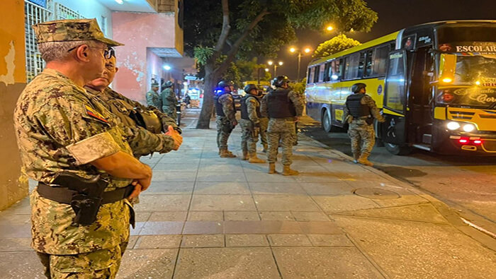Efectivos militares realizaron operativos en las principales localidades de las provincias de Guayas, Manabí y Esmeraldas.