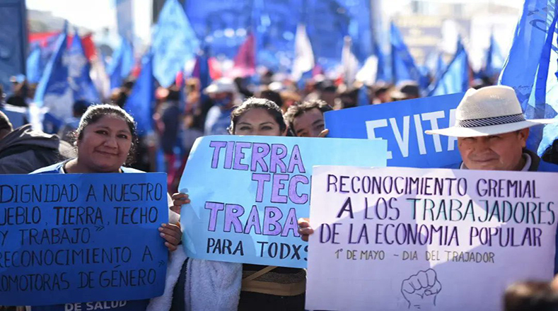En medio del complejo panorama que vive el país producto de la deuda con el FMI, los argentinos marcharon contra los evasores fiscales y pidiendo políticas eficientes que combatan la inflación.