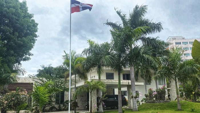 Las autoridades diplomáticas dominicanas exigen el regreso del consejero.