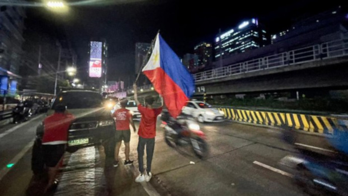 Cientos de partidarios de Ferdinand Marcos Junior salieron a las calles de Manila para festejar la elección del nuevo presidente.