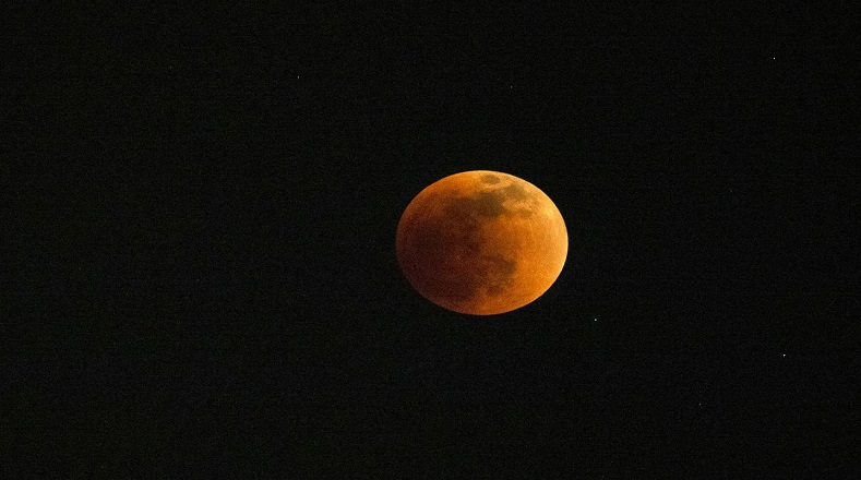 Asimismo, en España la Luna Roja llegó en horas tempranas de la madrugada.