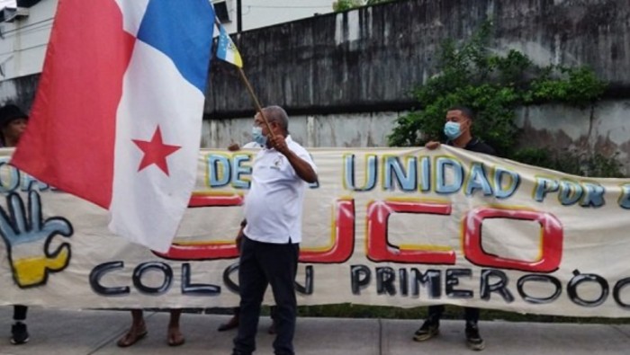 Como los días anteriores, el Frente Amplio de Colón, la Coalición Unidos por Colón, docentes y otros grupos organizados se enfrentaron con la policía.