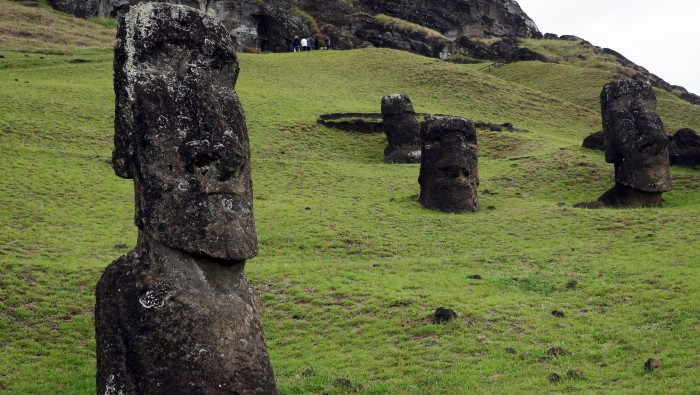 Famosa por sus gigantescas estatuas de piedra o moais, la “Rapa Nui