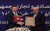 El viceprimer ministro de Rusia, Alexander Novak, firmó los acuerdos que incrementan la cooperación con el ministro de Petróleo de Irán, Javad Owji.