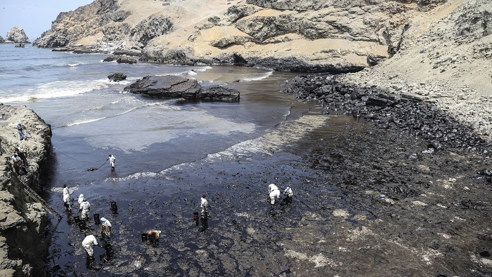 De acuerdo con el Gobierno peruano, el derrame de petróleo en el mar de Lima es el peor desastre ecológico ocurrido en la región en los últimos tiempos.