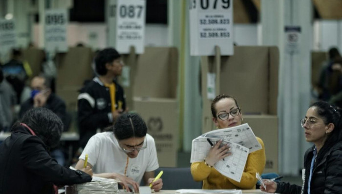 El registrador nacional, Alexander Vega, indicó: “Ya se ha hecho entrega y verificación del 99.9 % de los kits electorales, para que nuestros connacionales en el exterior puedan votar
