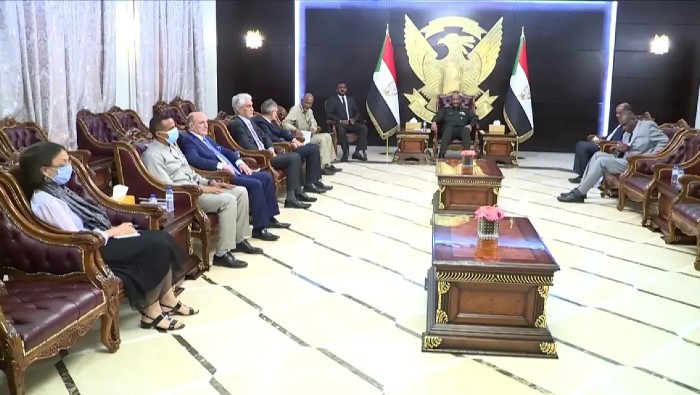 El miércoles se inició un diálogo directo entre los partidos sudaneses en Jartum, bajo los auspicios del mecanismo tripartito para resolver la crisis del país, en medio del rechazo de las Fuerzas de la Declaración de Libertad y Cambio.