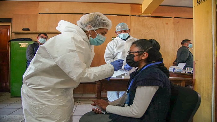 “Solamente en el departamento de La Paz son más de 500 profesionales en salud los que irán unidad educativa
