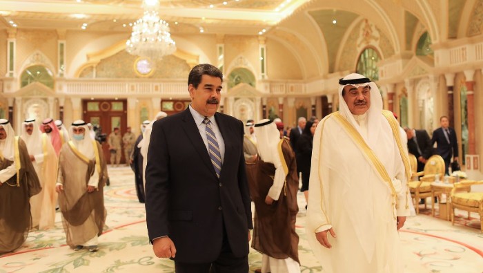Venezuela y Kuwait son miembros plenos de la Organización de Países Exportadores de Petróleo (OPEP), y desde esta instancia han luchado en conjunto por la estabilización de los precios del crudo.