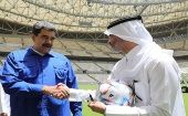 El Presidente venezolano estampó su rúbrica en el balón oficial que se empleará en el Mundial de Fútbol Catar 2022, denominado Al Rihla.
