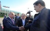 El líder bolivariano fue recibido a su llegada a Bakú por el viceministro de Relaciones Internacional de Azerbaiyán, Elnur Israfil oglu Mammadov, entre otras autoridades.