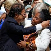 Presidente electo de izquierda-afro-colombiano anuncia un Gobierno de la Vida