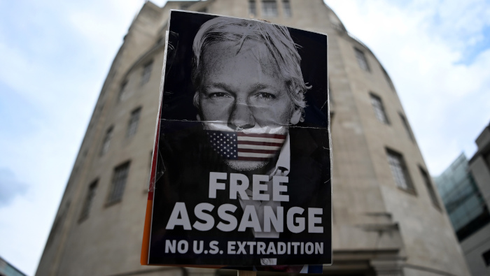 Las autoridades del Reino Unido autorizaron la extradición de Assange hacia Estados Unidos, país que busca enjuiciarlo bajo cargos de espionaje.