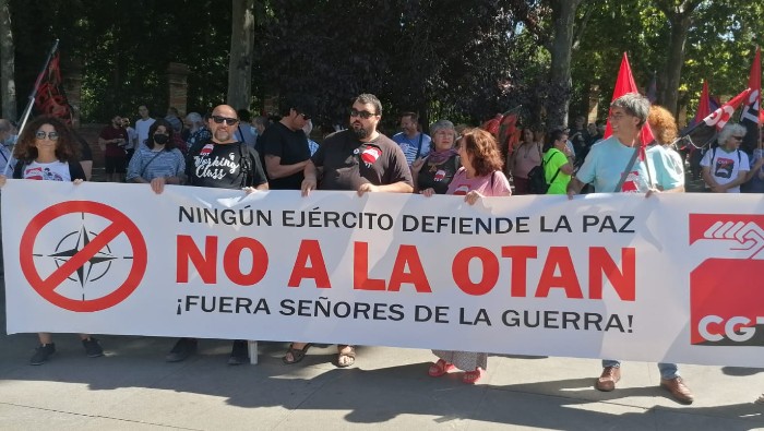 La marcha fue la conclusión de un congreso en contra de la OTAN y de su reunión en Madrid, denominada cumbre por la Paz, la cual organizó 16 actos en la sede central del sindicato Comisiones Obreras.
