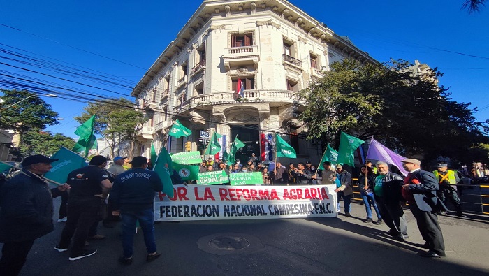 Las movilizaciones iniciaron el martes 27, con un mitín frente a la Fiscalía de Caaguazú, por la libertad del  productor de la FNC,  Francisco Alfonso.