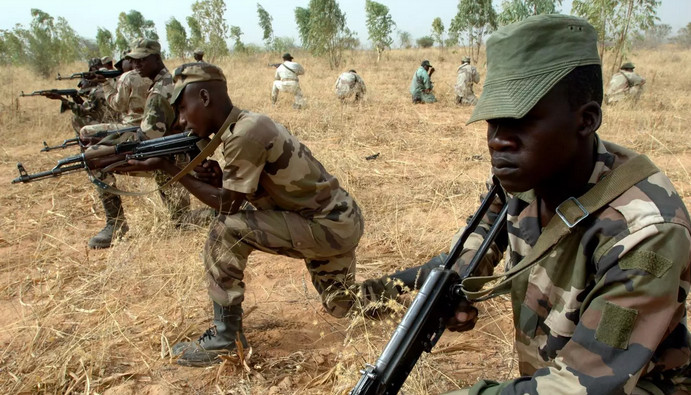 El comisionado de Seguridad Interna del estado de Níger señaló que los militares posibilitaron el rescate de varios heridos.