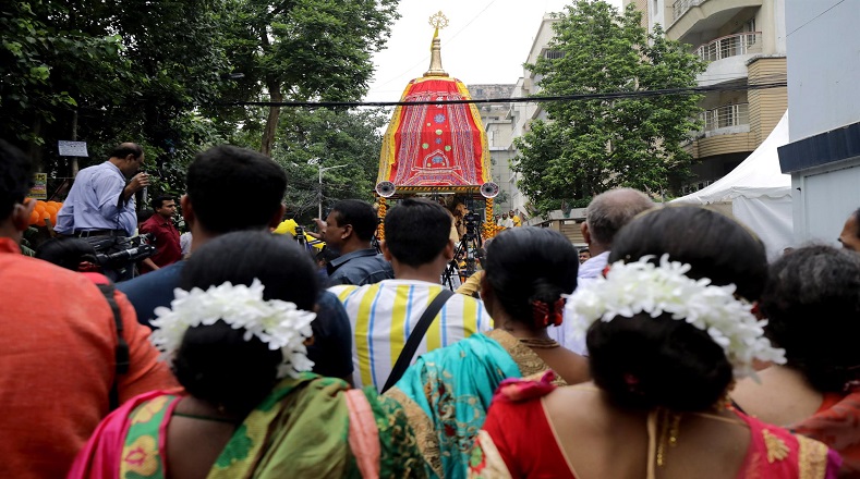 El tradicional Festival Rath Yatra, también conocido como Festival de Los Carros, inició este viernes en por todo lo alto en la ciudad sagrada de Odisha en Puri.