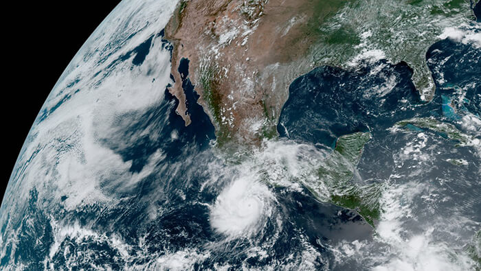 El Centro Nacional de Huracanes de Estados Unidos pronosticó para este martes el fortalecimiento del huracán Bonnie en su avance por las costas mexicanas.