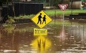 Decenas de comunidades australianas están incomunicadas y sin servicio eléctrico a causa de las fuertes lluvias e inundaciones. 