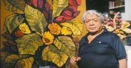 Estudió en la Escuela de Bellas Artes de Quito, donde recibió el título de Pintor y Escultor en 1941, obteniendo resultados que lo avalaron como el mejor de su graduación.