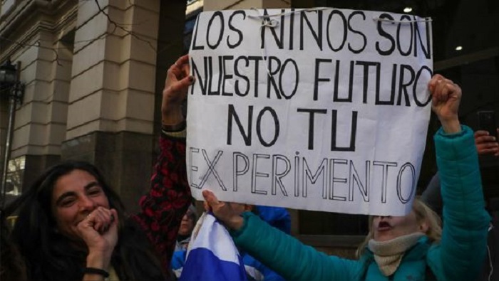 El fallo del juez sobre la vacunación contra la Covid-19 fue celebrado por sectores de la sociedad uruguaya, aunque otros lo criticaron.